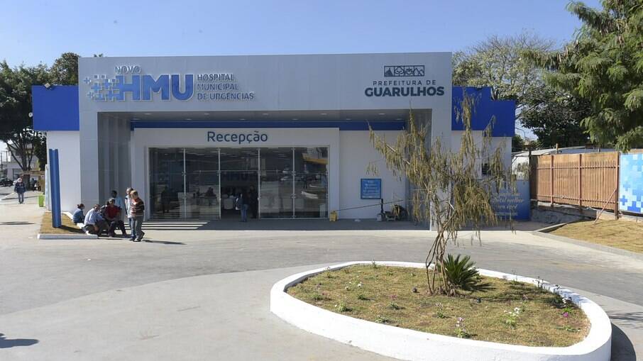 Os fiscais averiguam se a escala médica está completa, bem como se as equipes de outros profissionais envolvidos no processo de trabalho de saúde também estão. Os fiscais averiguam se a escala médica está completa, bem como se as equipes de outros profissionais envolvidos no processo de trabalho de saúde também estão.