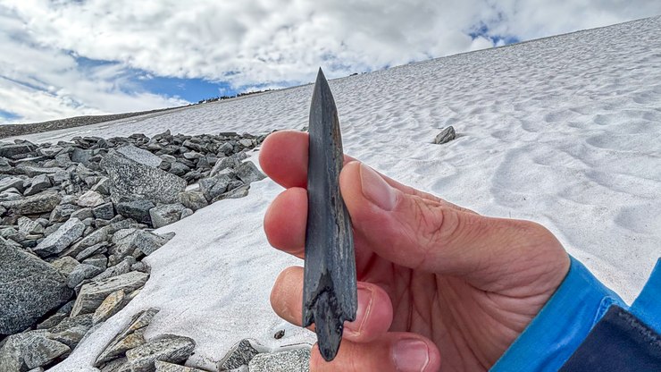 Arqueólogos encontram flechas de até 6 mil anos no gelo