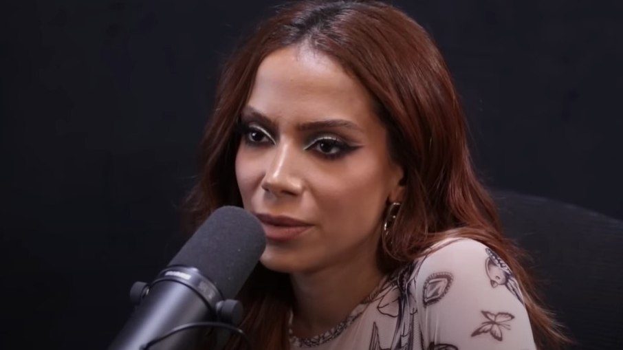Anitta revelou em entrevista ao podcast mexicano Roberto TMZ que criou nome artístico após abuso sexual
