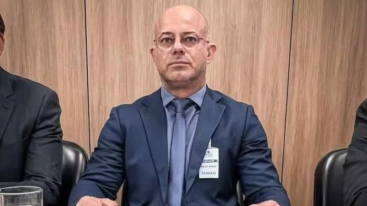 Delegado%20%C3%A9%20preso%20suspeito%20de%20devolver%20coca%C3%ADna%20ao%20tr%C3%A1fico
