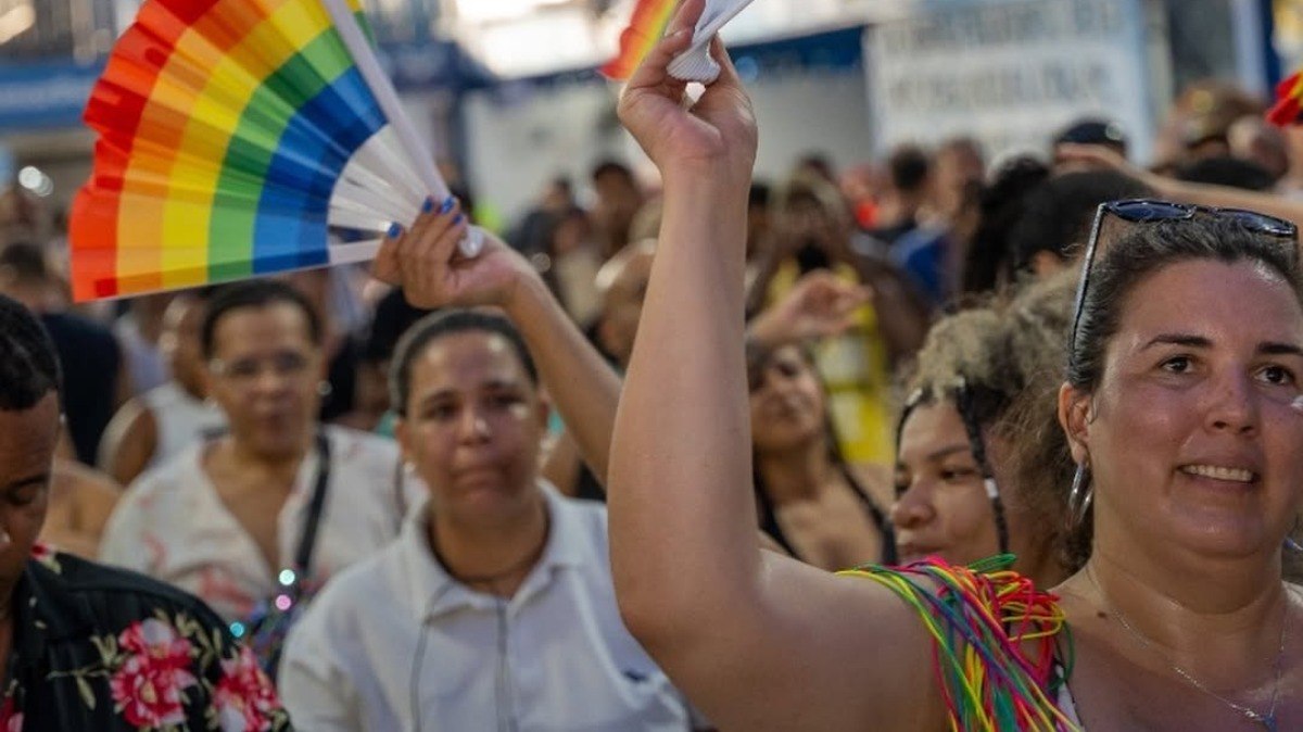 Multid%C3%A3o%20lota%20a%2022%C2%AA%20Parada%20LGBTI%2B%20na%20zona%20norte%20do%20Rio