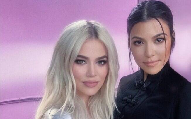 Khloé Kardashian e a irmã, Kourtney Kardashian