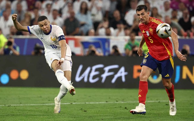Mbappé em ação na semifinal da Eurocopa 2024 - Foto: Franck Fife/AFP via Getty Images Mbappé em ação na semifinal da Eurocopa 2024 - Foto: Franck Fife/AFP via Getty Images
