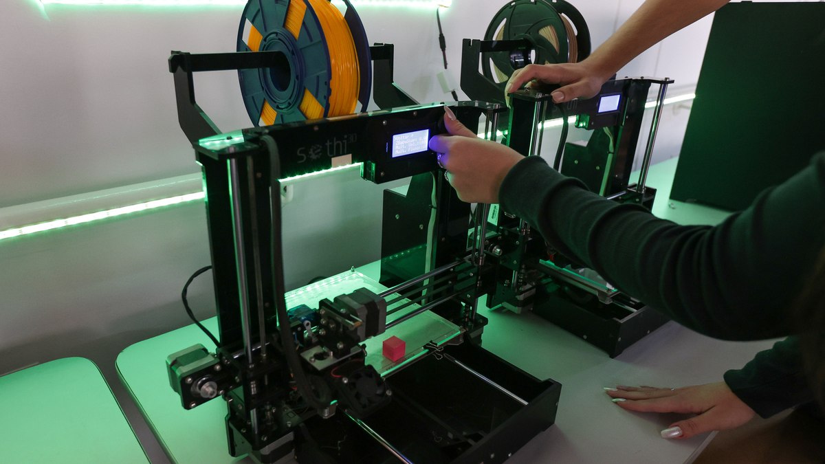 Impressora 3D na Fab Lab no CEU Alvarenga Impressora 3D na Fab Lab no CEU Alvarenga