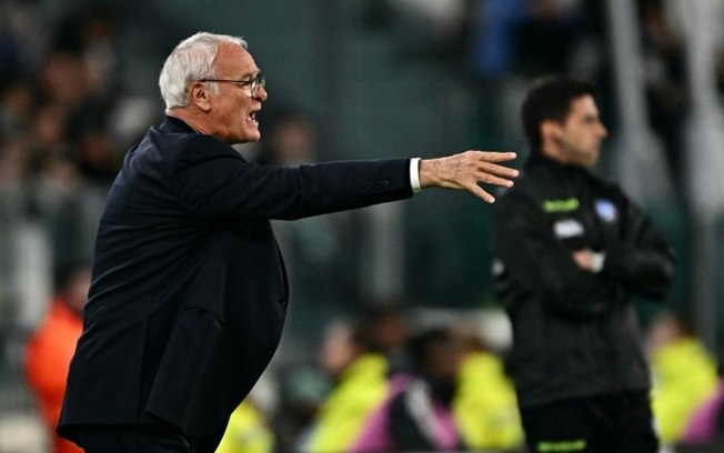 Claudio Ranieri durante jogo do Cagliari pelo Campeonato Italiano em novembro de 2023