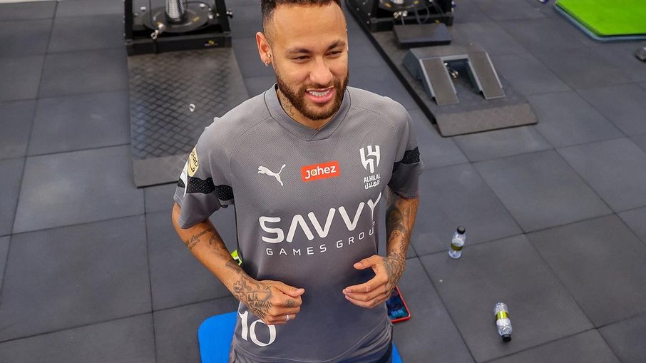 Neymar deve estrear nesta sexta-feira (1°) na Liga Arábe