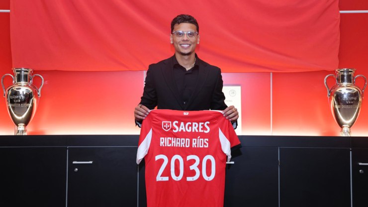 Briga? Benfica ironiza atrito entre Otamendi e Ríos, ex-Palmeiras