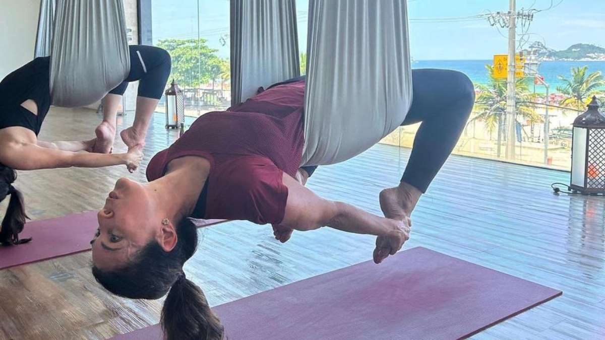 Fátima Bernardes se arrisca no ioga e confessa: 'Pensei em desistir'