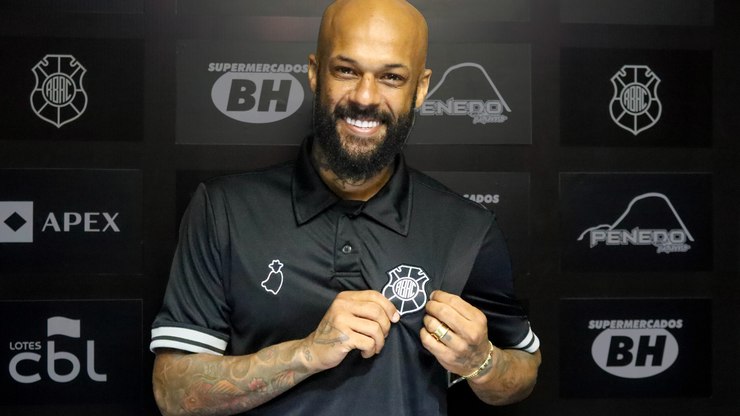 Por onde anda Bruno Silva, meia envolvido em escândalo de traição