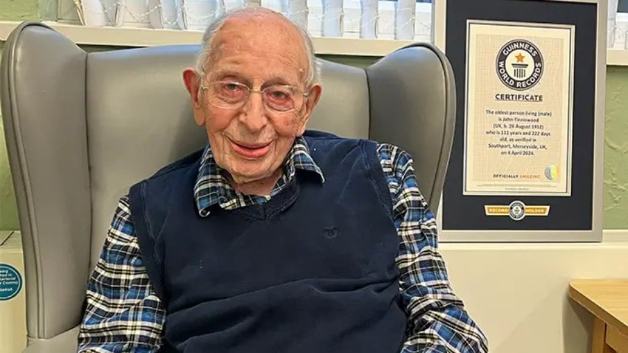 John Alfred Tinniswood é o homem vivo mais velho do mundo, aos 111 anos