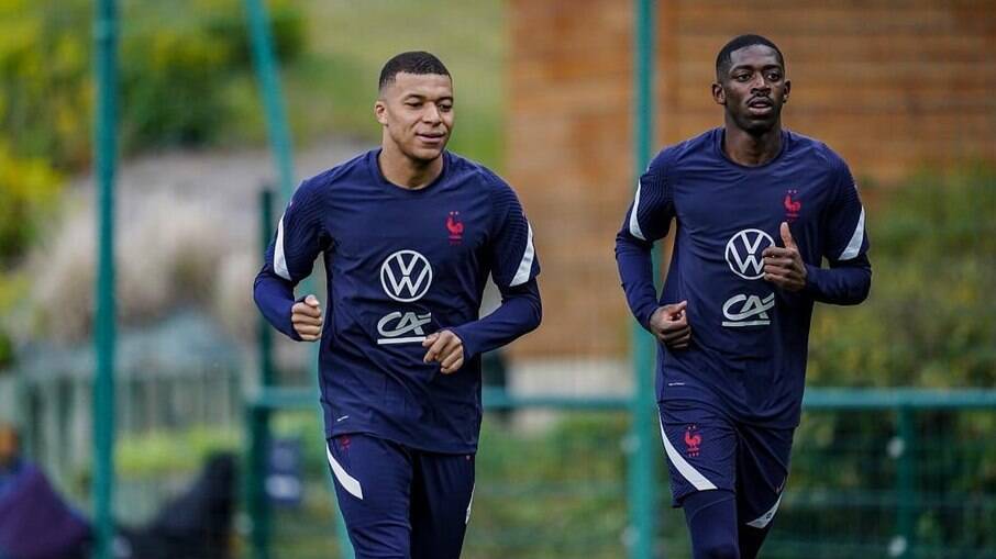 Mbappé e Ousmane Dembélé treinando juntos na seleção francesa