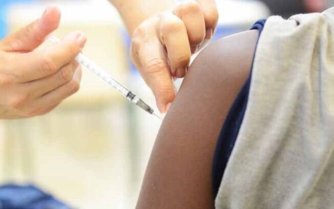 Campinas aplica vacinas contra covid em mais oito escolas