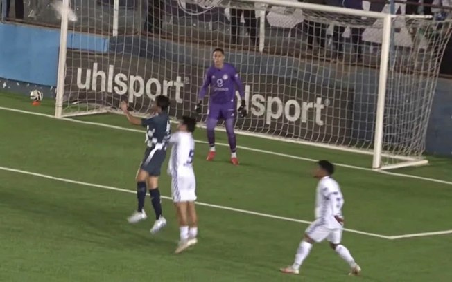 Goiatuba (de branco) segura o empate em 0 a 0 com o São José e fica muito próximo do acesso à Série C Goiatuba (de branco) segura o empate em 0 a 0 com o São José e fica muito próximo do acesso à Série C