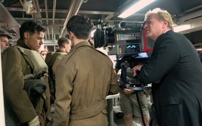 Chris Nolan dirige seus jovens atores nos bastidores de Dunkirk, o maior sucesso comercial entre os indicados a melhor filme