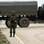 Homem armado não identificado com uniforme de camuflagem bloqueia estrada que leva a aeroporto militar em Sevastopol, na Crimeia. Foto: AP