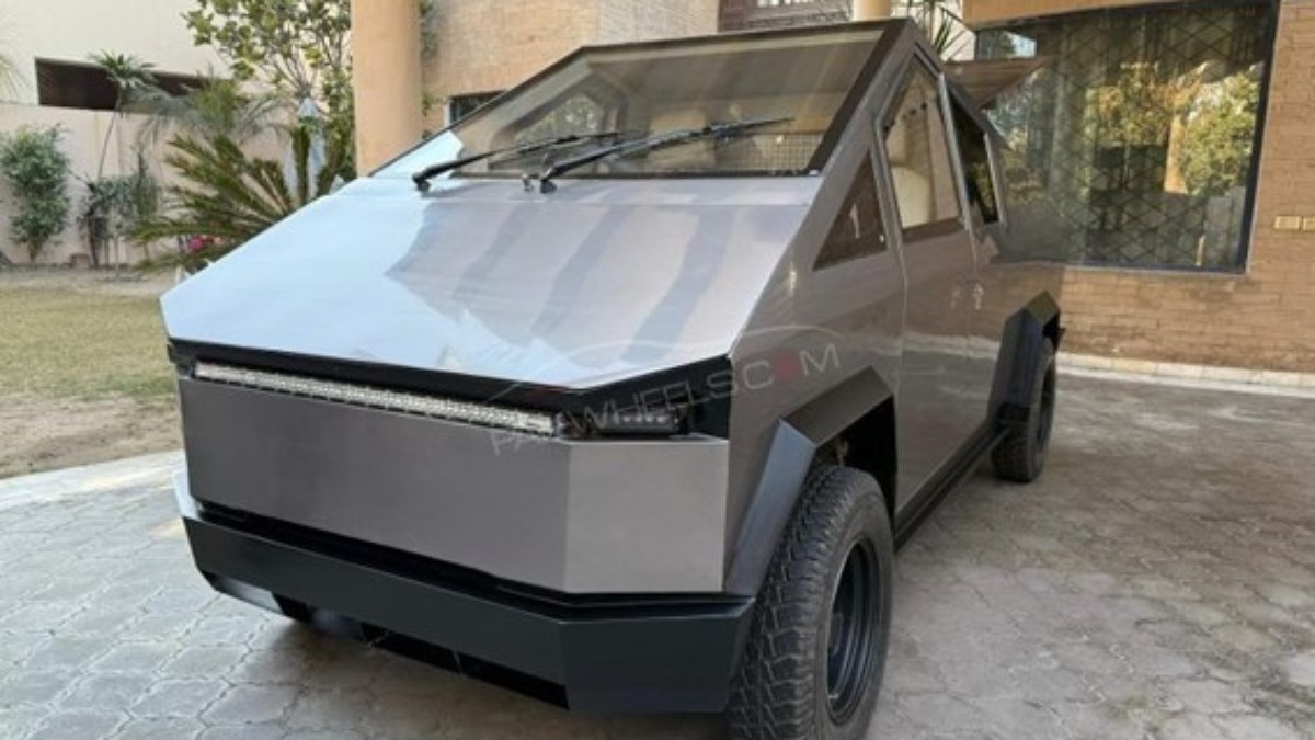 réplica do Tesla Cybertruck em Gujranwala