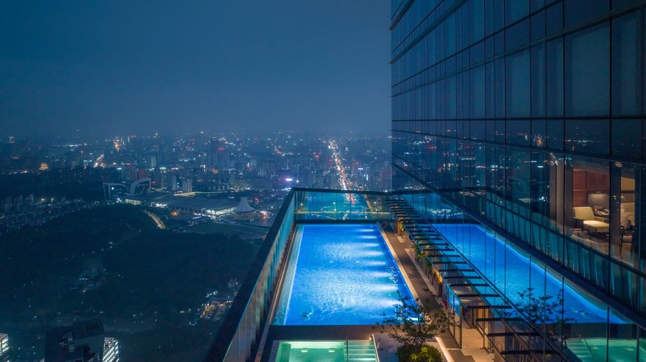 Piscina ao ar livre mais alta do mundo fica em hotel Shangri-La Nanning
