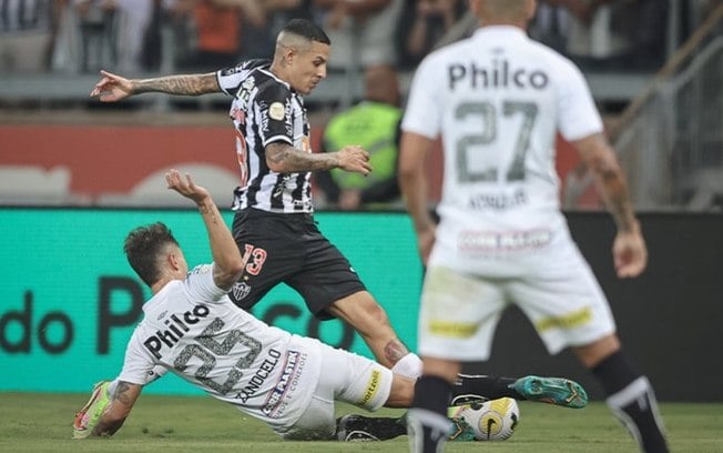 Heroico, Santos busca empate contra o Atlético-MG após polêmicas do VAR