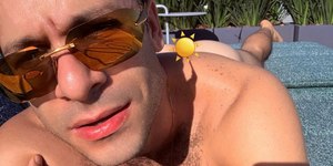 Rainer Cadete posa sem roupas e fãs reagem: "Gostoso"