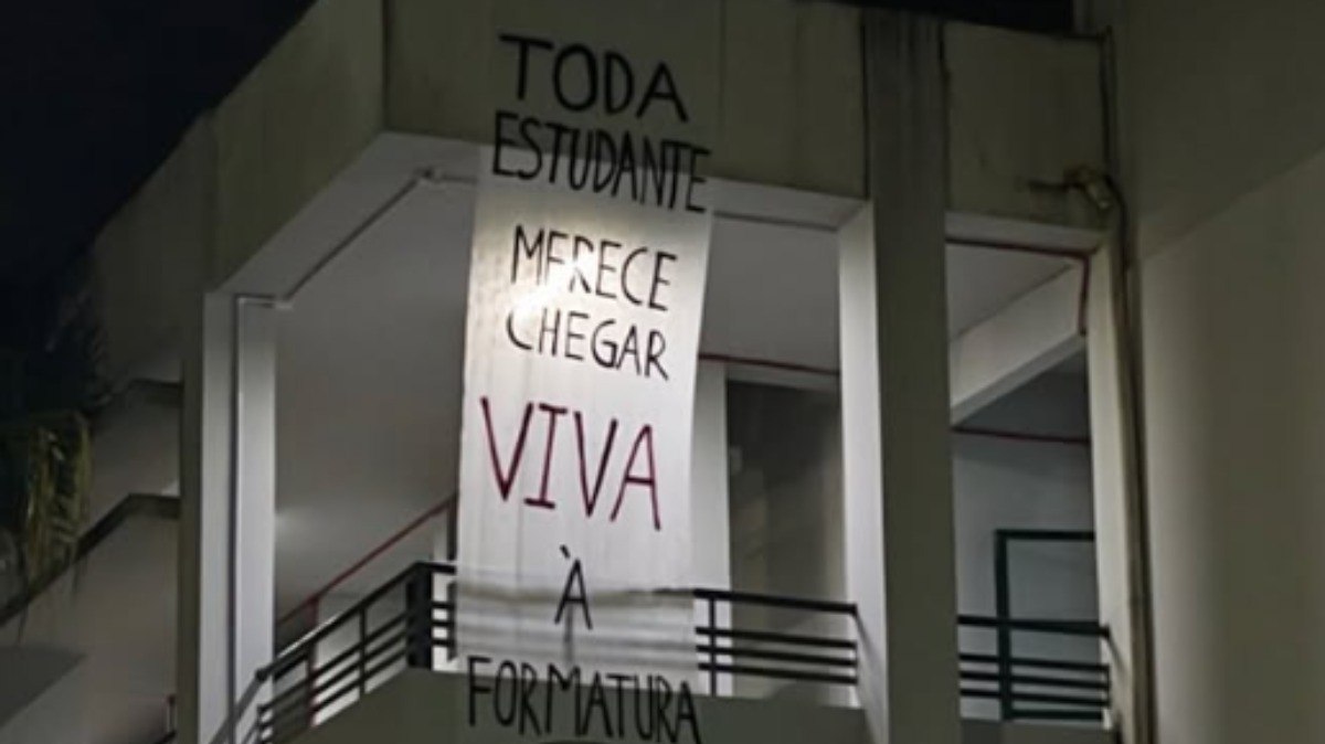 Manifestação aconteceu às 18h de segunda (10) na universidade, em Criciúma (SC) Manifestação aconteceu às 18h de segunda (10) na universidade, em Criciúma (SC)