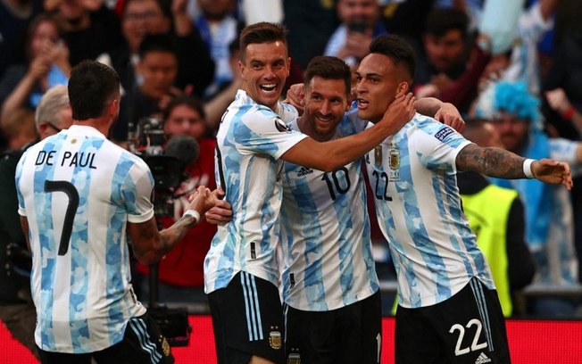 Com grande jogo de Messi, Argentina domina a Itália, vence em Wembley e conquista o título da Finalíssima