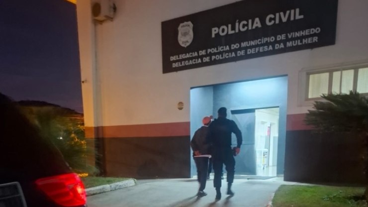 Homem é detido após furto e agressão em supermercado de Vinhedo