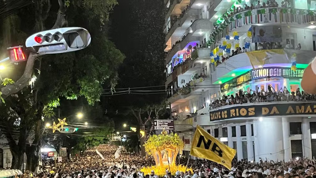 Imagem de Nossa Senhora de Nazaré durante Transladação