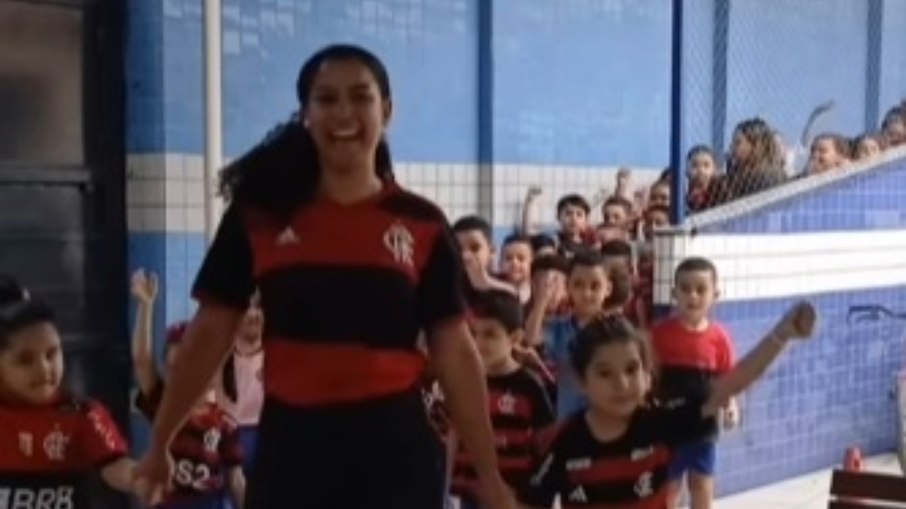 Torcida mirim do Flamengo comprova apelido de 