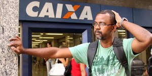 Ex-gerente da Caixa deve pagar mais de R$ 2 milhões por fraudes