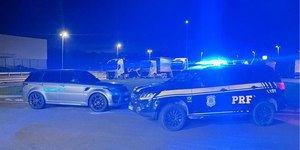 Carro de "Sicário" avaliado em R$ 700 mil é apreendido em rodovia