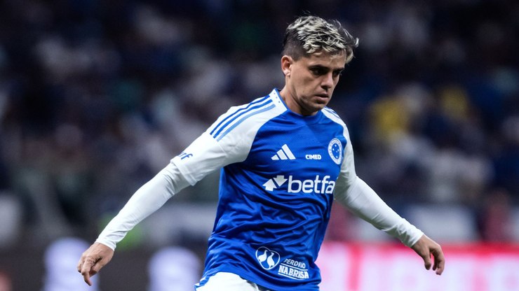 Cruzeiro confirma lesão de Fagner após lance com William Pottker