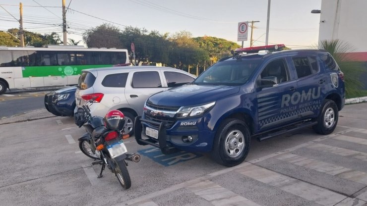 GCM apreende moto com queixa de crime na Miguel Melhado