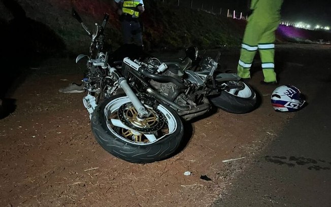 Motociclista morre após bater na traseira de caminhão carregado com laranja em rodovia da região