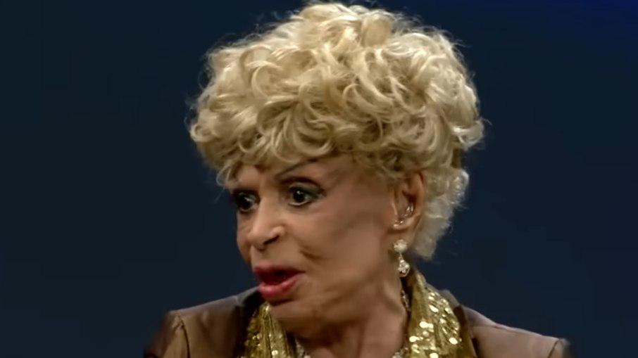 Dercy Gonçalves durante o Nada Além da Verdade