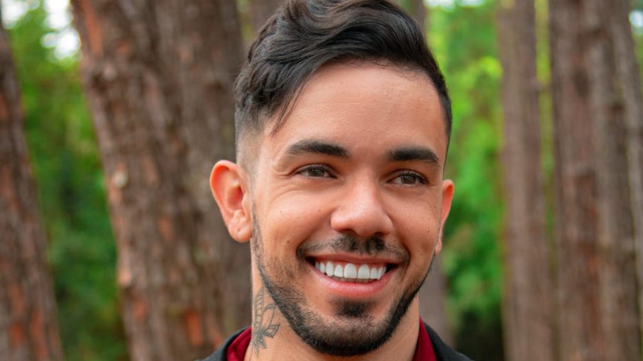 Ator interpreta Umbra, personagem cheio de nuances, humor e emoções que promete surpreender o público Ator interpreta Umbra, personagem cheio de nuances, humor e emoções que promete surpreender o público