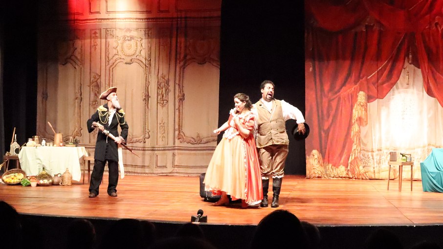 La Serva Padrona durante apresentação em Vinhedo