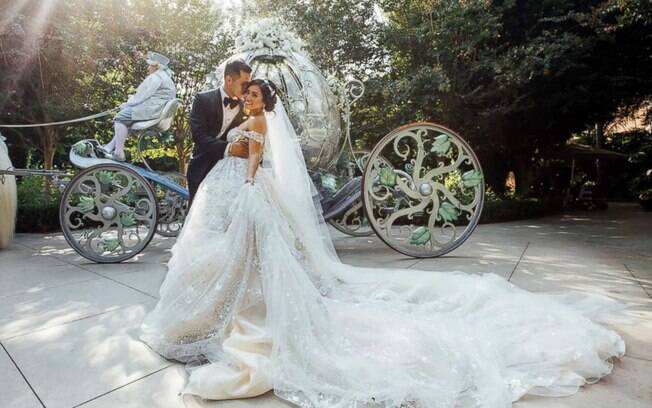 Sarah Kabiling e Gilbert Hernandez conseguiram realizar o sonho de fazer um casamento na Disneyland 