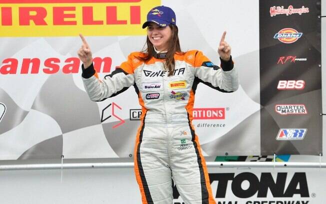 Pilota brasileira Alline Cipriani foi campeã na Trans Am GT