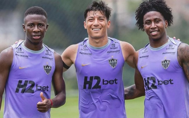 Eduardo Domínguez tem desfalques para enfrentar o Athletico
