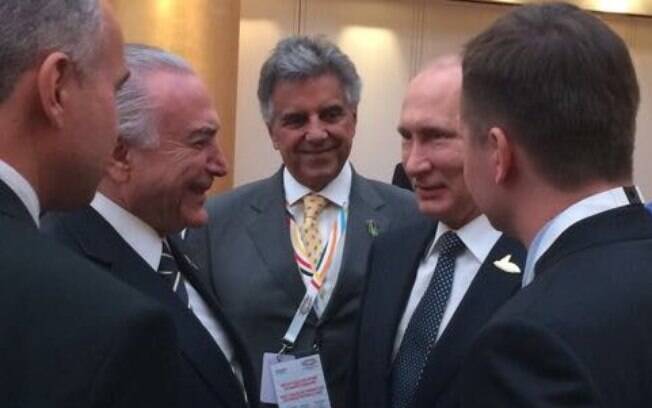 Temer aparece em conversa reservada com o presidente russo, Vladimir Putin; segundo ele, não há crise econômica