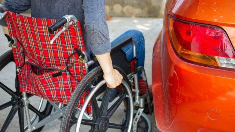 Portadores de deficiência possuem acesso facilitado a carros adaptados 