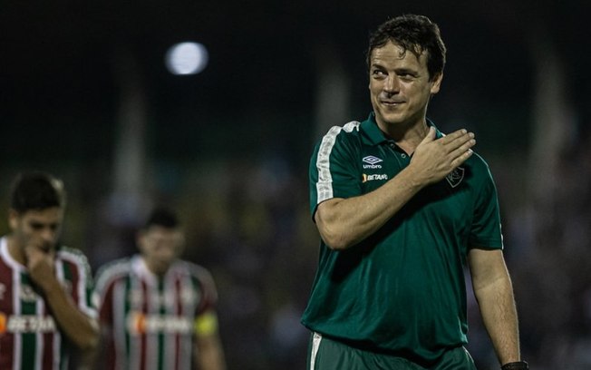 Um mês depois da estreia, Diniz aumenta confiança de jogadores no Fluminense, mas luta por time ideal