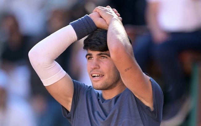 Carlos Alcaraz após vencer Jannik Sinner nas semifinais de Roland Garros