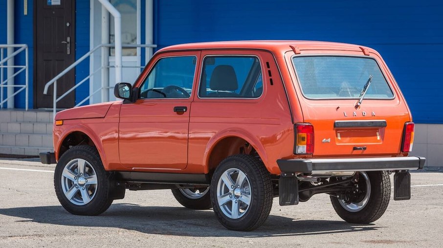 Apesar da marca já contar com modelos completamente modernizados, a essência soviética do Niva fala mais alto Apesar da marca já contar com modelos completamente modernizados, a essência soviética do Niva fala mais alto