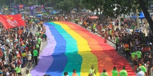 Parada LGBTQIAP+ do Rio celebra 30 anos com festa em Copacabana