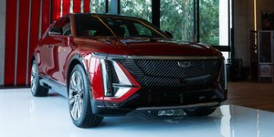 Cadillac desembarca no Brasil com dois SUVs elétricos