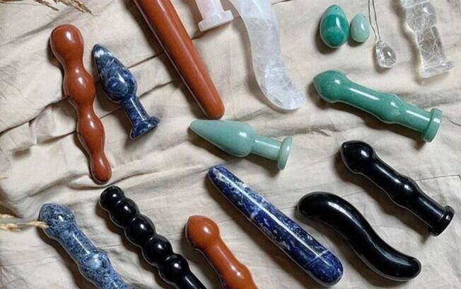 Os sex toys são esculpidos em pedras naturais