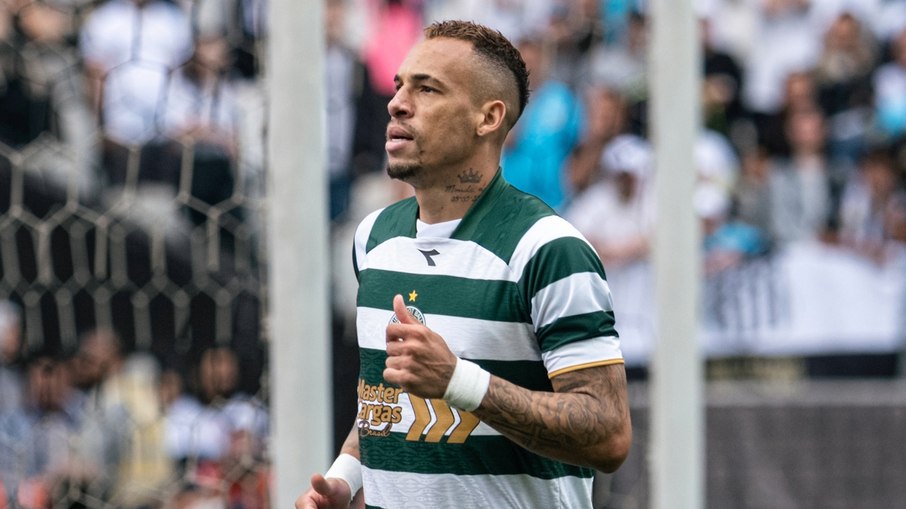 Breno Lopes marcou o primeiro do Coritiba contra o Santos