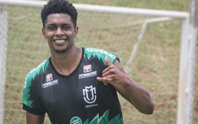 Felipe Macedo reestreia no futebol brasileiro após cinco anos no exterior