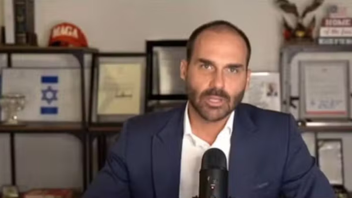 Dos EUA, Eduardo Bolsonaro fala em audiência da Câmara do Brasil